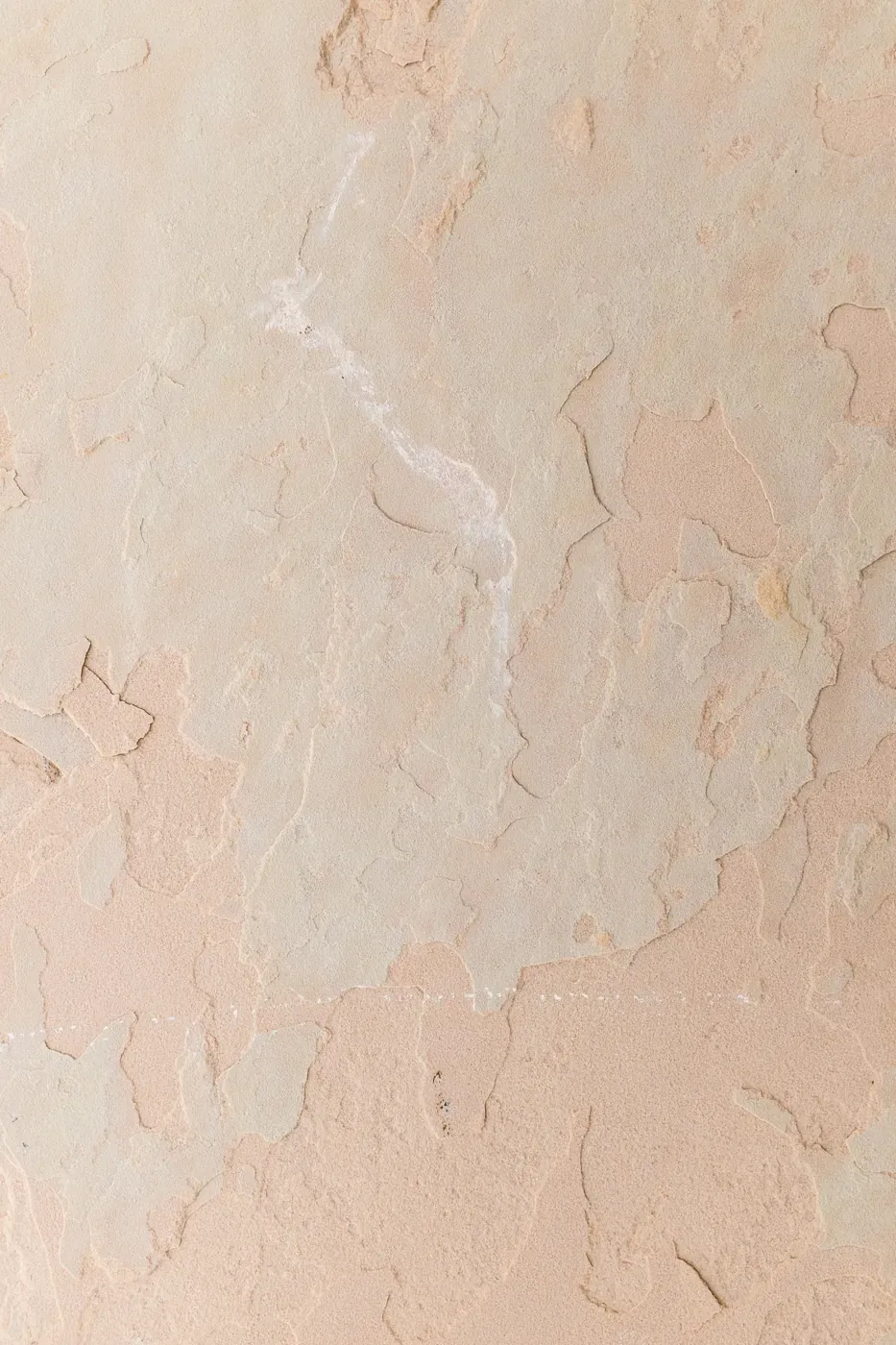 Peeling wall surface that needs preparation before painting